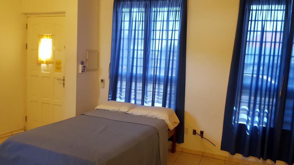 Orange Rembrandt Studio Apartments Вилемстад Екстериор снимка
